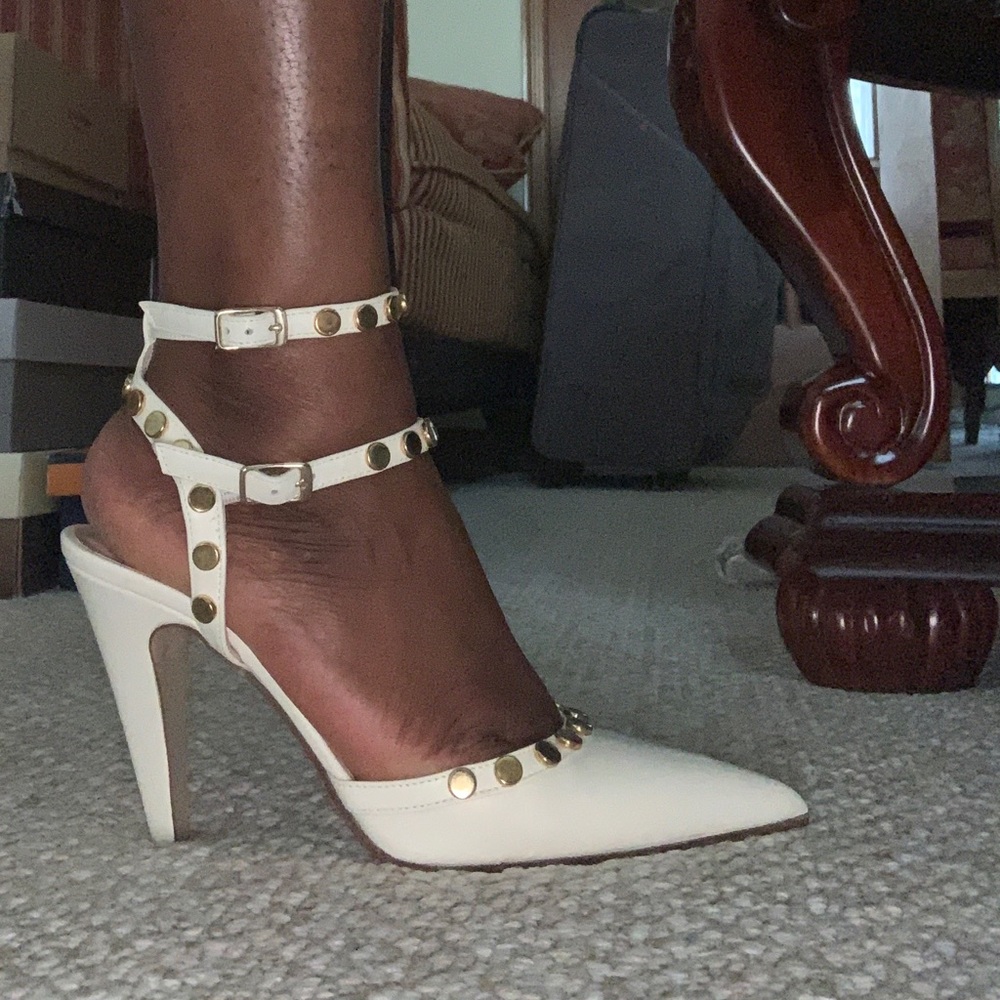 🌟Host Pick!🌟Le Chataeu Luxe a520L studded heel